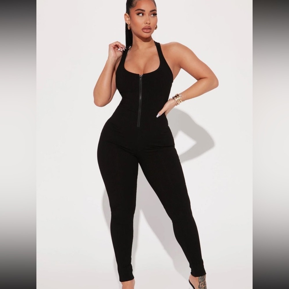 Fashion nova snatched jumpsuit